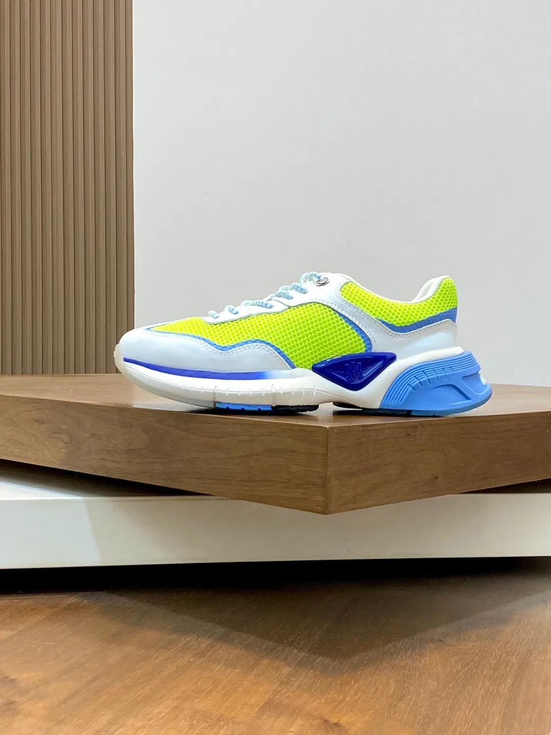 Men's shoes 💰740 AMIRI's new men's casual sports shoes, made of first-layer cowhide leather uppers and spliced ​​with original breathable mesh, rich in three-dimensionality, contrasting color design, simple style, fashionable and sporty, breathable mesh lining, original ultra-light outsole, a must-have item for daily leisure! Size: 38-45 (38, 45 customized)
